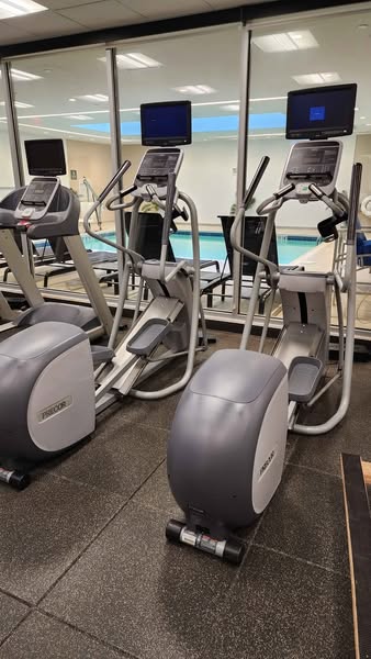 Cear pavé　+　Cear core Precor EFX 536I Experience Elliptical Cross-trainer | CFF Strength