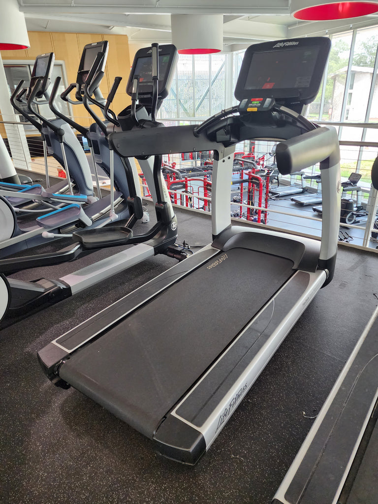 Life Fitness Discover SE3 95T Treadmill Elevation CFF STRENGTH