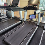 Life Fitness Discover SE3 95T Treadmill Elevation