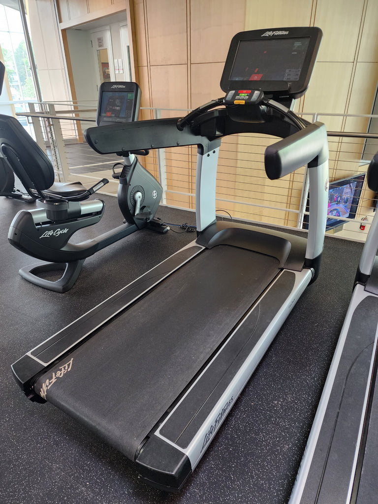 Life Fitness Discover SE3 95T Treadmill Elevation CFF STRENGTH