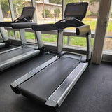 Life Fitness Discover SE3 95T Treadmill Elevation