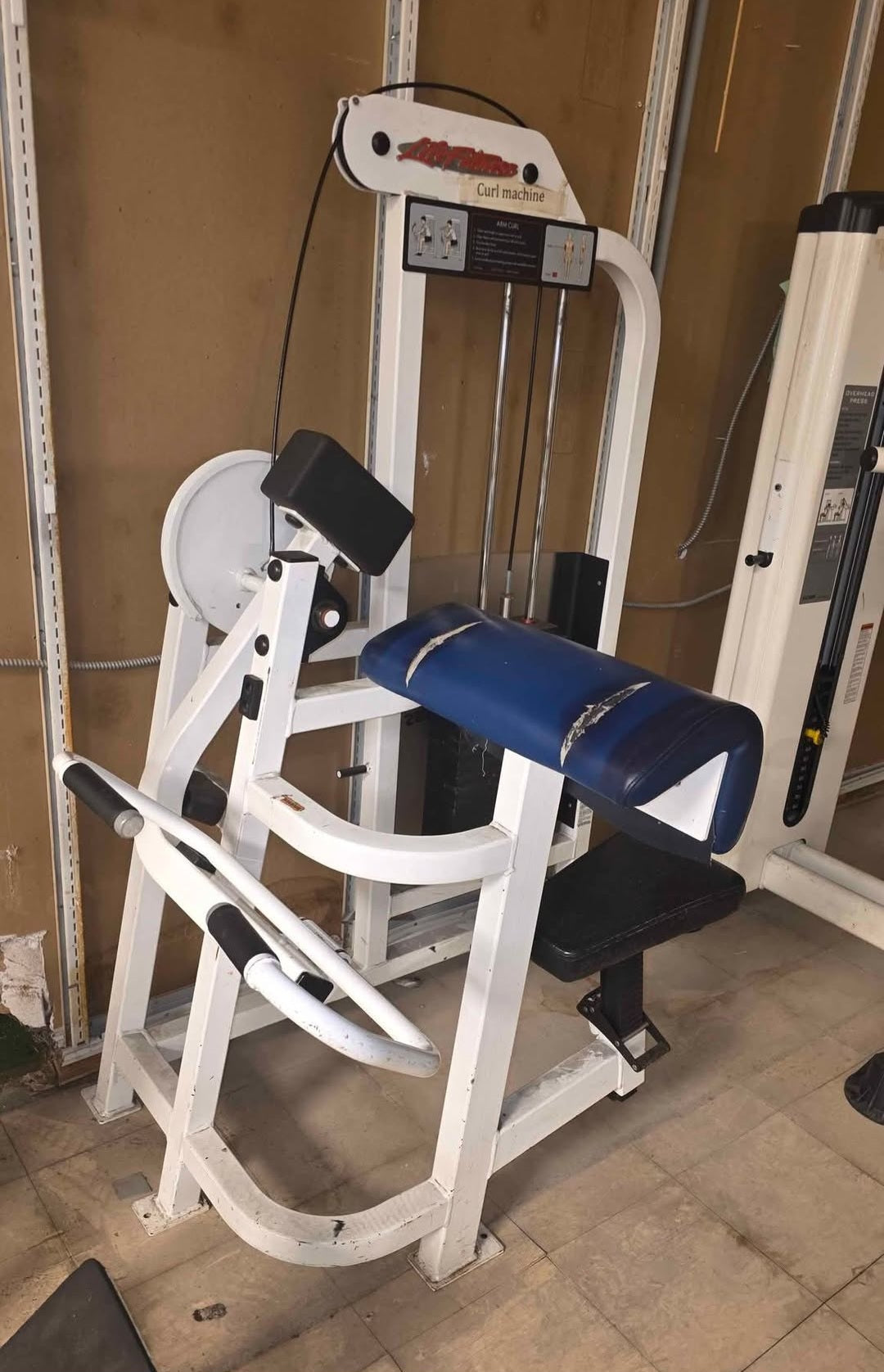 Life Fitness Pro Series Arm Curl / Bicep Curl – Model SU75