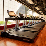 Life Fitness Integrity Treadmill w/SE3 HD Display Console